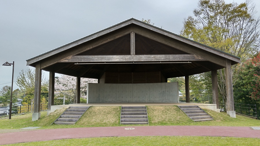 竜北公園お祭り広場野外ステージ。